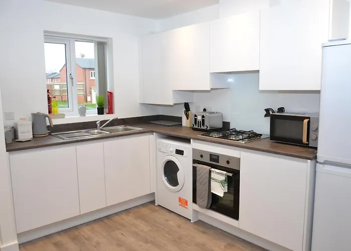 Erasmus House - 3 Bedrooms - City Centre, Netflix, Wifi, Free Private Parking