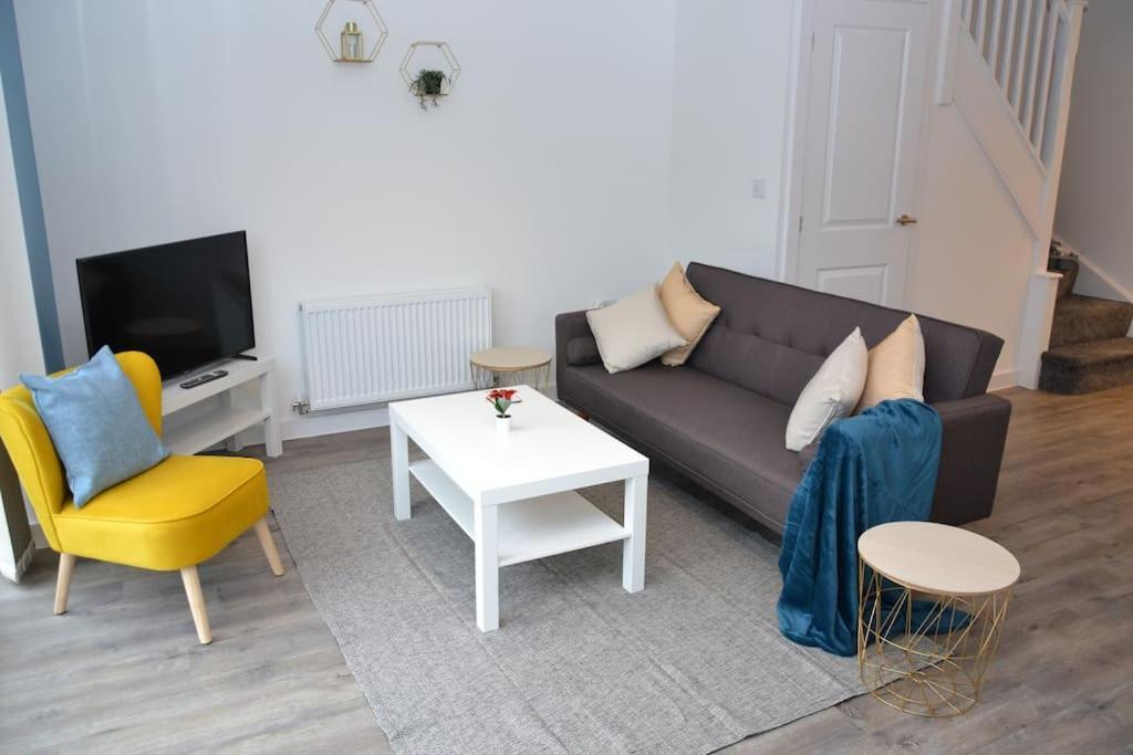 Apartment Erasmus House - 3 Bedrooms - Centre, Netflix, Wifi, Free Private Parking *