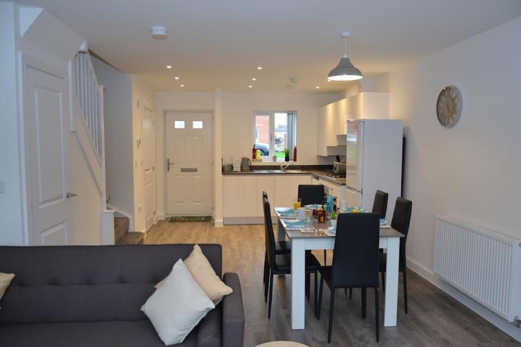 Erasmus House - 3 Bedrooms - Centre, Netflix, Wifi, Free Private Parking Derby