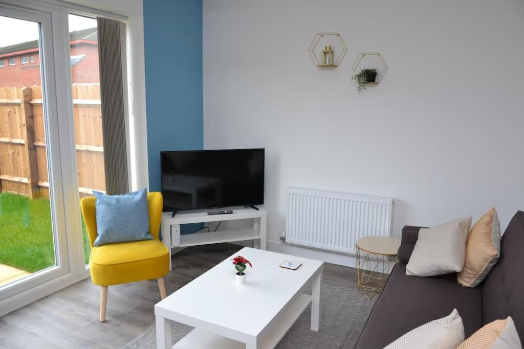 Erasmus House - 3 Bedrooms - Centre, Netflix, Wifi, Free Private Parking Apartment Derby
