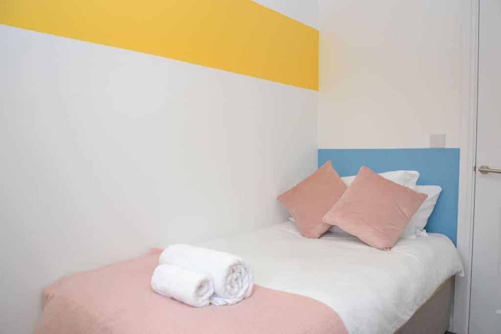 Apartment Erasmus House - 3 Bedrooms - Centre, Netflix, Wifi, Free Private Parking Derby