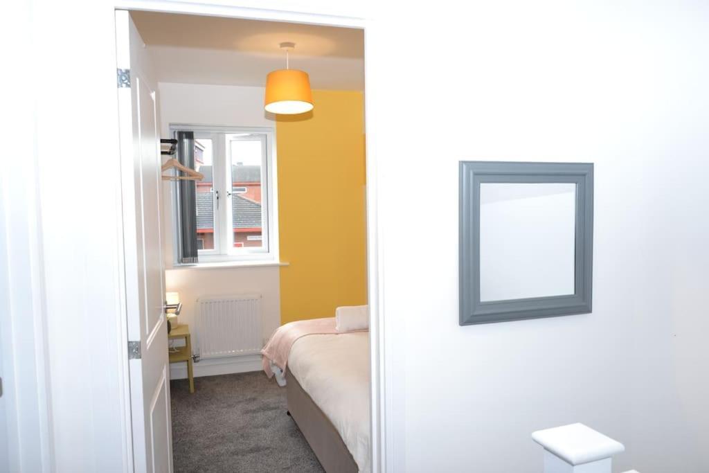 Erasmus House - 3 Bedrooms - Centre, Netflix, Wifi, Free Private Parking *
