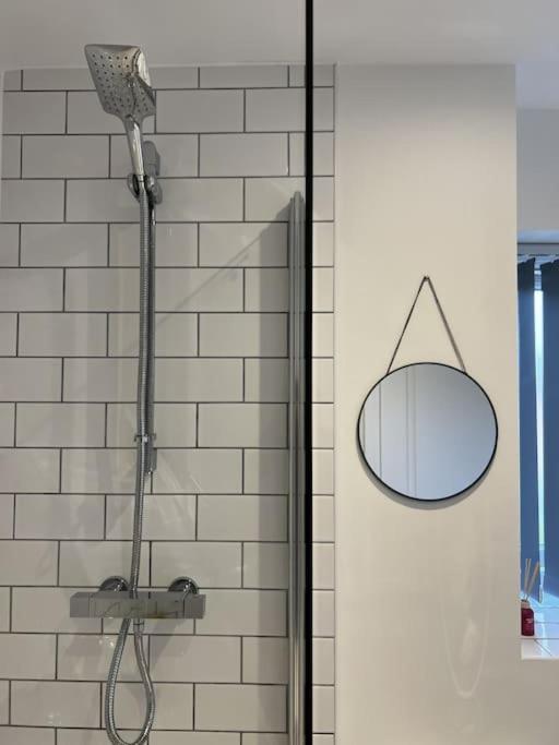 Erasmus House - 3 Bedrooms - Centre, Netflix, Wifi, Free Private Parking *
