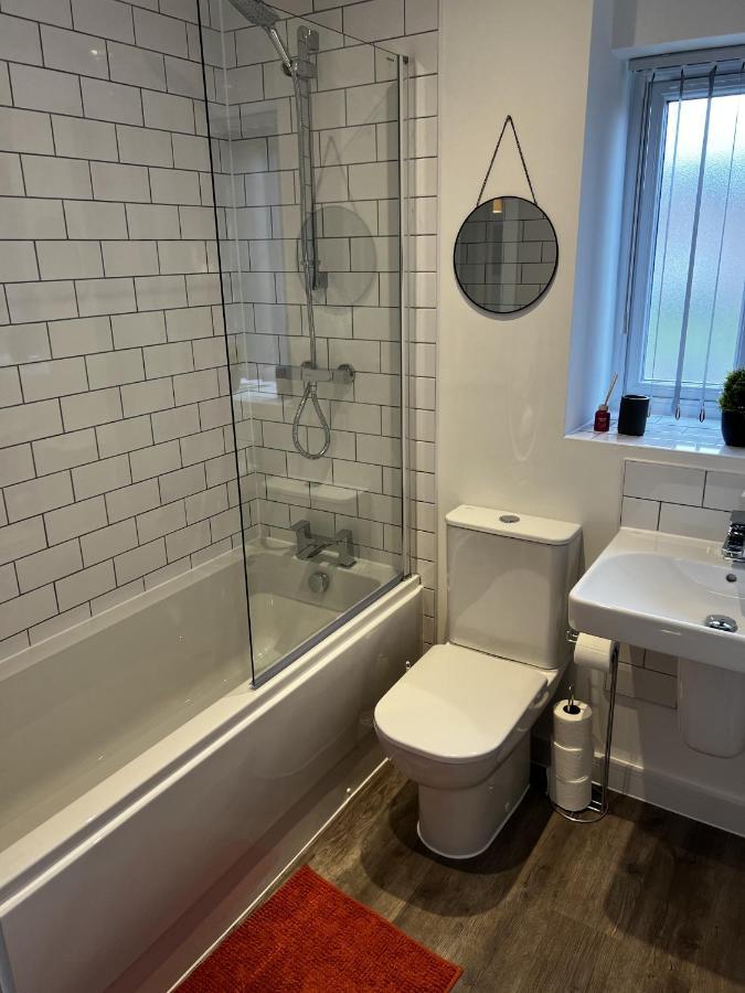 Erasmus House - 3 Bedrooms - Centre, Netflix, Wifi, Free Private Parking Apartment *
