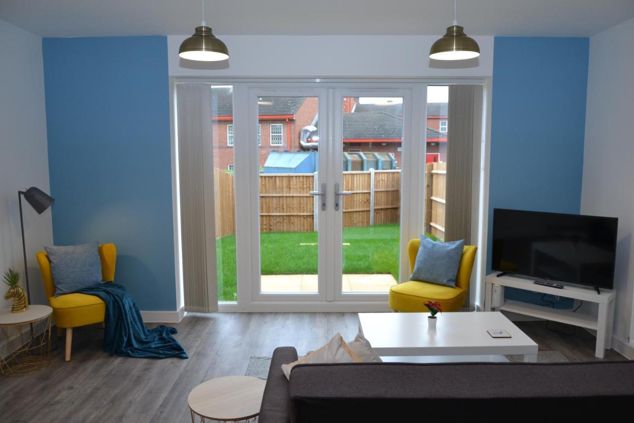 Erasmus House - 3 Bedrooms - Centre, Netflix, Wifi, Free Private Parking Apartment
