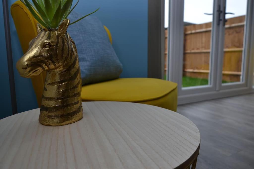 Erasmus House - 3 Bedrooms - Centre, Netflix, Wifi, Free Private Parking Apartment Derby