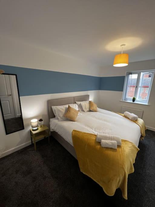 Erasmus House - 3 Bedrooms - Centre, Netflix, Wifi, Free Private Parking Apartment Derby