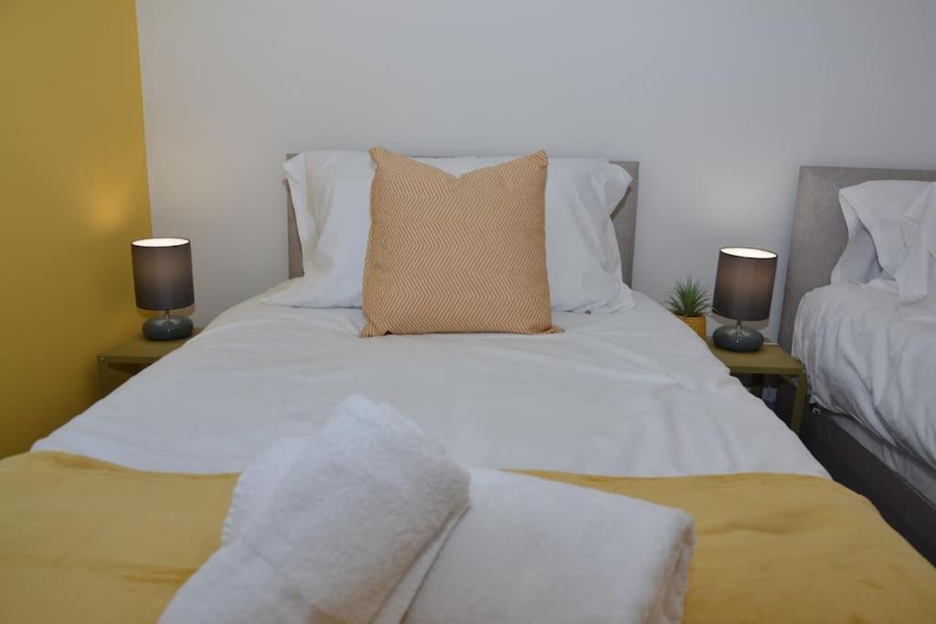 Erasmus House - 3 Bedrooms - Centre, Netflix, Wifi, Free Private Parking *