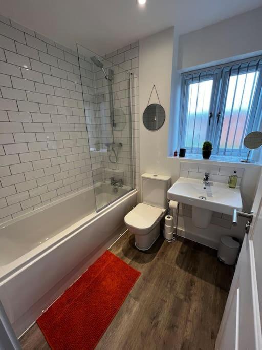 Erasmus House - 3 Bedrooms - Centre, Netflix, Wifi, Free Private Parking Derby